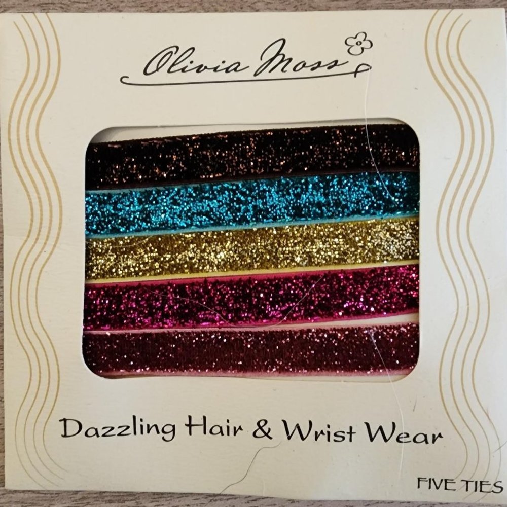 Dazzling hair and wrist ties